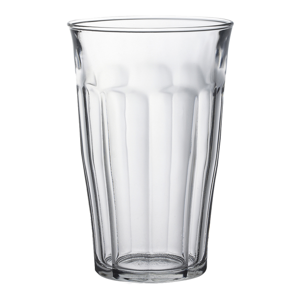Duralex Le Picardie. A clear tall glass tumbler with beveled edges. Un tumbler haut en verre transparent avec des bords biseautés.