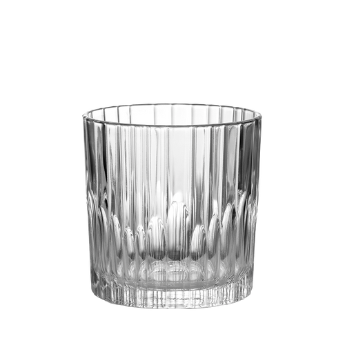 Duralex Manhattan. An elegant clear whiskey glass. Un élégant verre à whisky transparent.