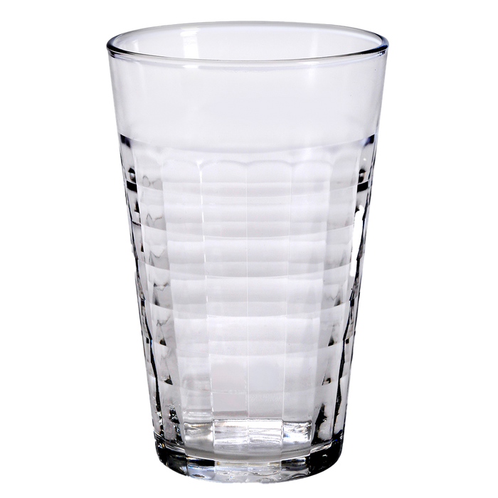 Duralex Prisme. Clear tall glass with elegant embossed check pattern. Un verre transparent haut avec un élégant motif en relief à carreaux.