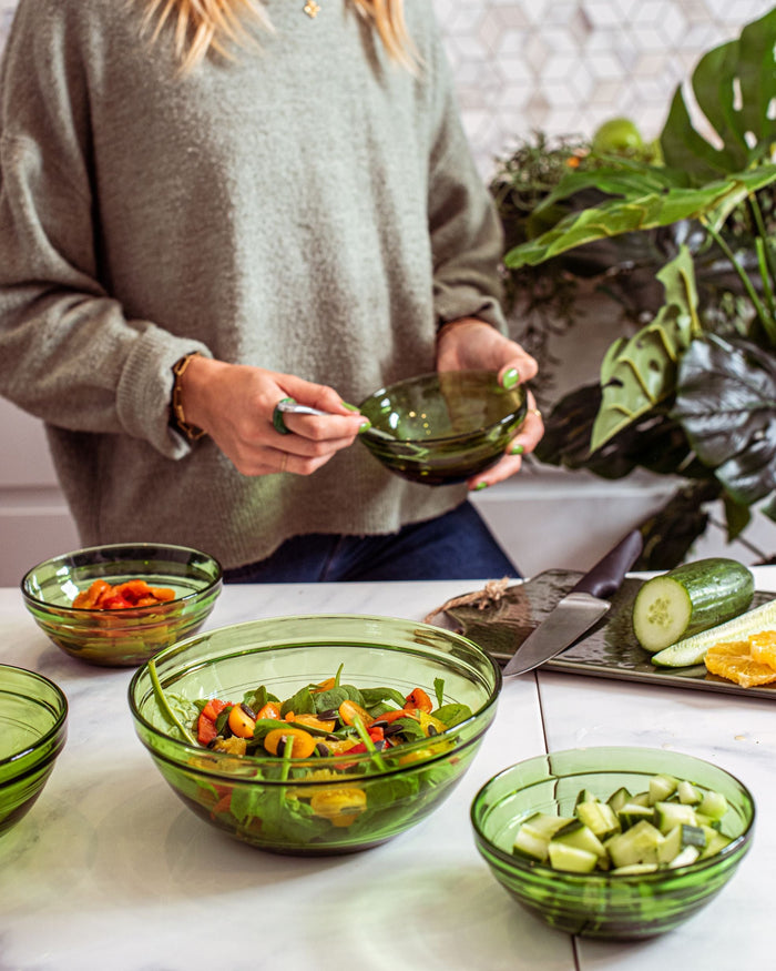 Duralex Gigogne. Green Glass Salad and Serving Bowl. Le bol à salade et de service en verre vert.
