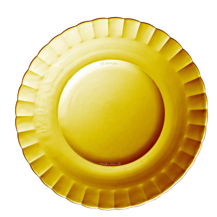 Duralex Le Picardie. Amber yellow glass plate with beveled edges. L'assiette en verre jaune vermeil.