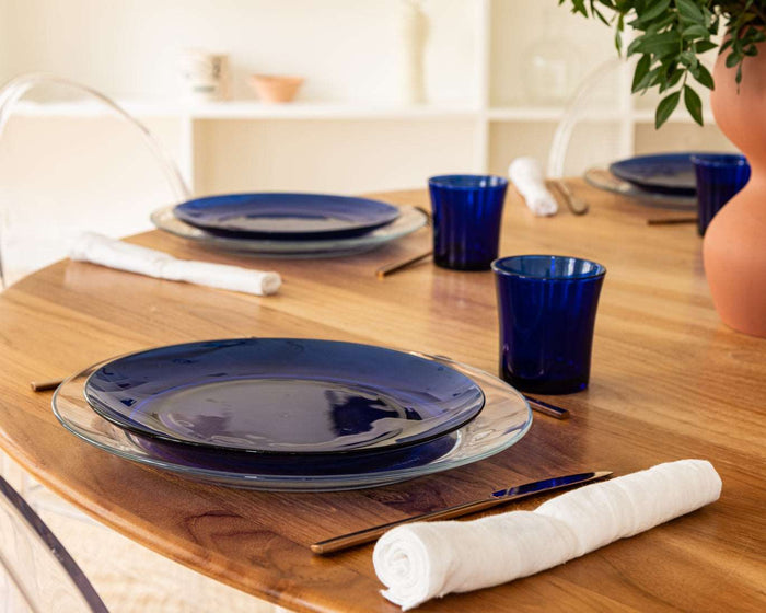 Duralex Lys. The sapphire blue glass tableware set. L'ensemble de vaisselle en verre bleu saphir.