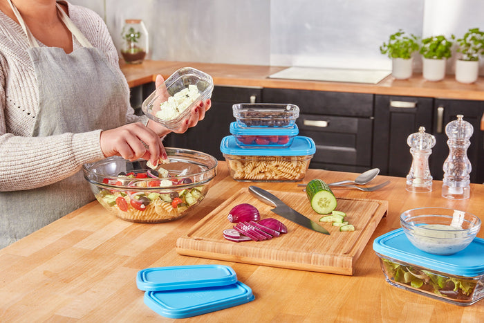 Duralex Freshbox. Clear Glass Bowls with Blue Lids. Les Bols en verre transparent avec des couvercles bleus.