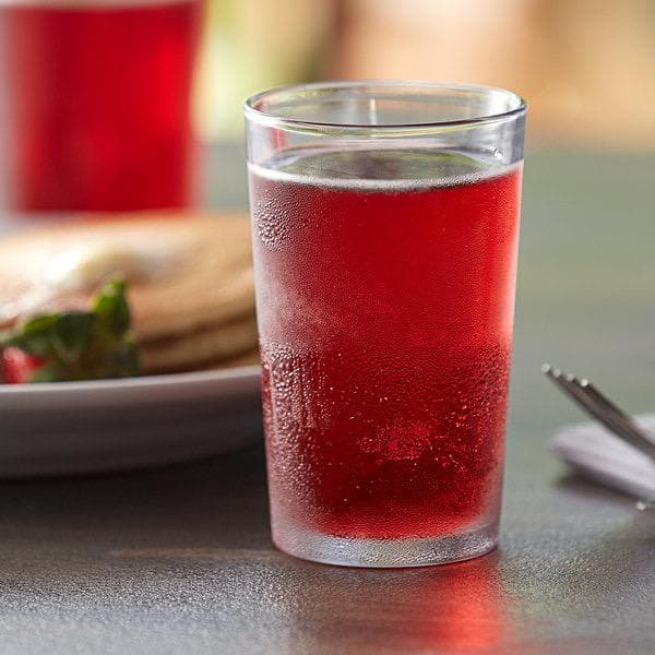 Duralex Unie. Simple clear tall drinking glass. Un verre haut transparent simple.